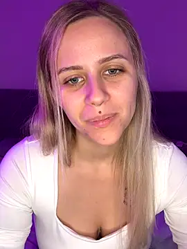 lunawolf21 online show from 11.21.25