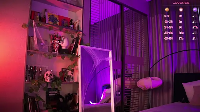 Snapshot of mind_game chatting on 10.29.25 mind game online show from 10.29.25