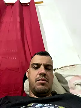 Snapshot of Vaguinhowqs chatting on 10.12.25 Vaguinhowqs online show from 10.12.25