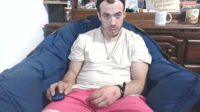 Snapshot of ScubaStevex chatting on 02.07.25 ScubaStevex online show from 02.07.25