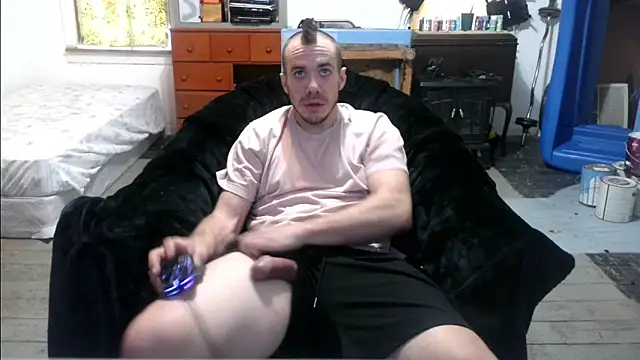 Snapshot of ScubaStevex chatting on 03.08.25 ScubaStevex online show from 03.08.25
