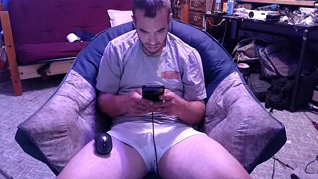 Snapshot of ScubaStevex chatting on 09.19.25 ScubaStevex online show from 09.19.25