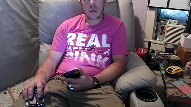 Snapshot of ScubaStevex chatting on 10.08.25 ScubaStevex online show from 10.08.25