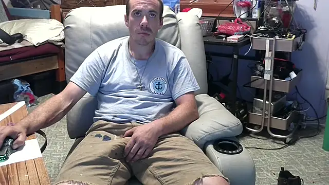 Snapshot of ScubaStevex chatting on 10.13.25 ScubaStevex online show from 10.13.25