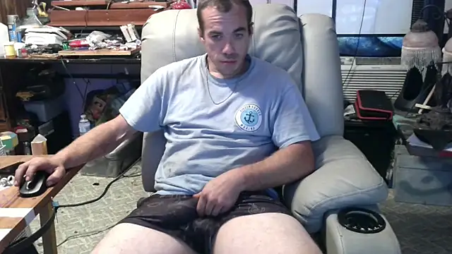 Snapshot of ScubaStevex chatting on 10.17.25 ScubaStevex online show from 10.17.25