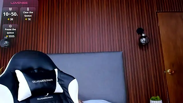 Snapshot of elissa_iris chatting on 12.16.24 elissa iris online show from 12.16.24