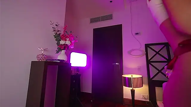 Snapshot of LunaMystyque chatting on 09.11.25 LunaMystyque online show from 09.11.25