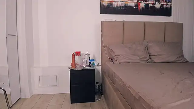 Snapshot of LunaMystyque chatting on 11.08.25 LunaMystyque online show from 11.08.25