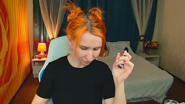 Snapshot of AliceBYKiss chatting on 01.28.25 AliceBYKiss online show from 01.28.25