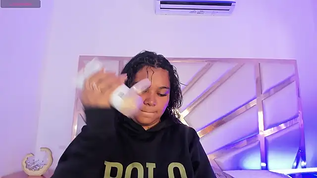 Carolina Evanss online show from 09.16.25