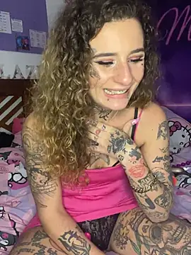 Snapshot of BlazyKitsune- chatting on 01.02.25 BlazyKitsune- online show from 01.02.25