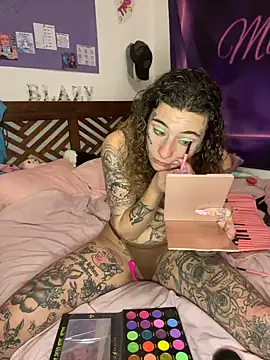 Snapshot of BlazyKitsune- chatting on 01.28.25 BlazyKitsune- online show from 01.28.25