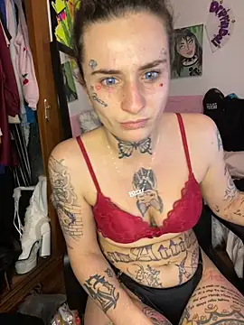 Snapshot of BlazyKitsune- chatting on 02.24.25 BlazyKitsune- online show from 02.24.25