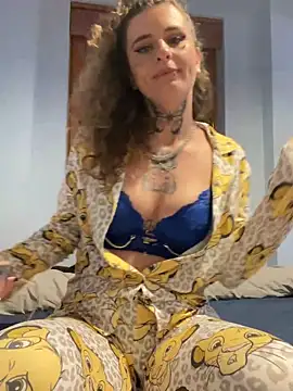 Snapshot of BlazyKitsune- chatting on 03.22.25 BlazyKitsune- online show from 03.22.25