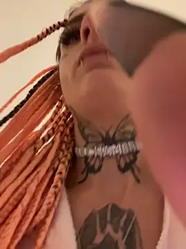 Snapshot of BlazyKitsune- chatting on 11.09.25 BlazyKitsune- online show from 11.09.25