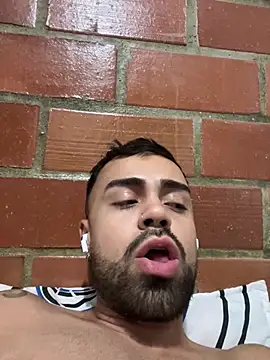 Snapshot of dickhorny_69 chatting on 01.22.25 dickhorny 69 online show from 01.22.25