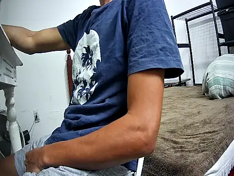 SkinnyLatinMan online show from 11.07.25