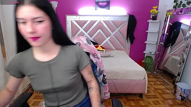 Snapshot of Kate_Laurence_ chatting on 02.24.25 Kate Laurence online show from 02.24.25