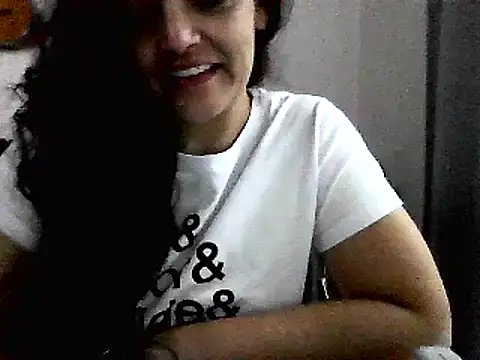 Snapshot of escritorasafada chatting on 12.28.24 escritorasafada online show from 12.28.24