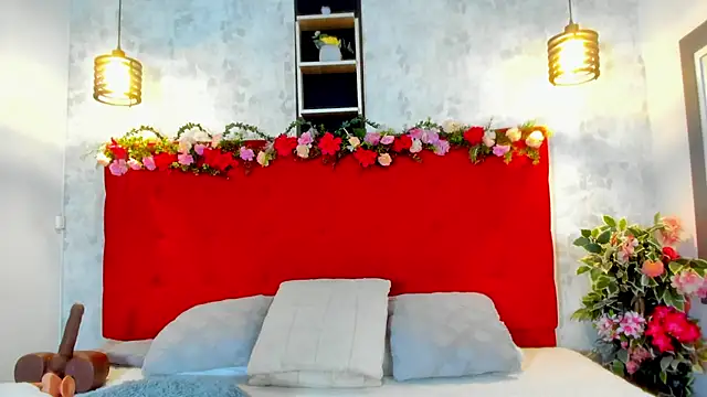 Snapshot of SilvannaFit chatting on 11.06.25 SilvannaFit online show from 11.06.25