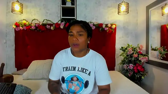 Snapshot of SilvannaFit chatting on 11.10.25 SilvannaFit online show from 11.10.25