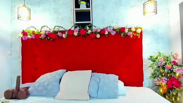 Snapshot of SilvannaFit chatting on 11.12.25 SilvannaFit online show from 11.12.25