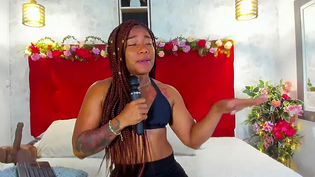 Snapshot of SilvannaFit chatting on 11.13.25 SilvannaFit online show from 11.13.25