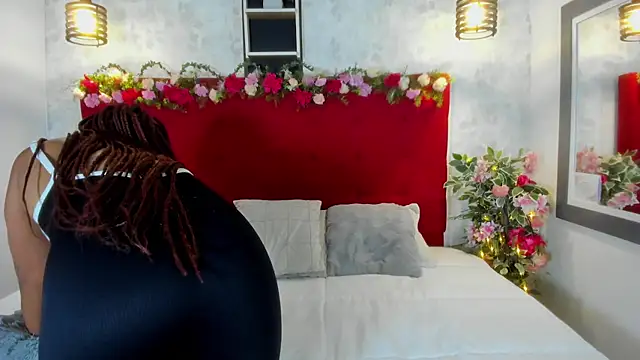 Snapshot of SilvannaFit chatting on 11.24.25 SilvannaFit online show from 11.24.25