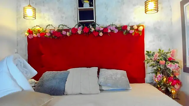 Snapshot of SilvannaFit chatting on 11.26.25 SilvannaFit online show from 11.26.25