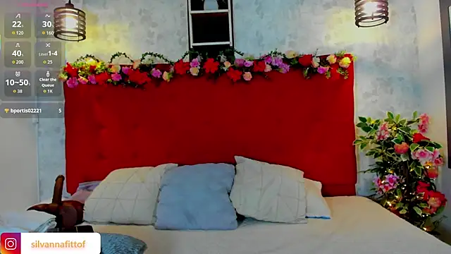 Snapshot of SilvannaFit chatting on 11.28.25 SilvannaFit online show from 11.28.25