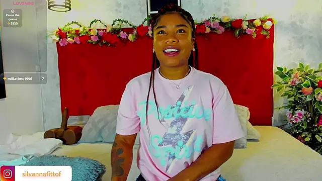 Snapshot of SilvannaFit chatting on 11.30.25 SilvannaFit online show from 11.30.25