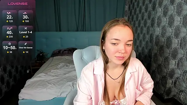 Snapshot of Christy_Little chatting on 12.24.24 Christy Little online show from 12.24.24