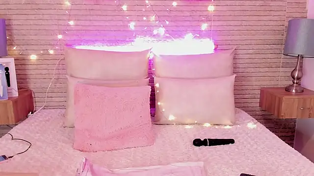 Snapshot of Catalinna_Thompson chatting on 02.08.25 Catalinna Thompson online show from 02.08.25