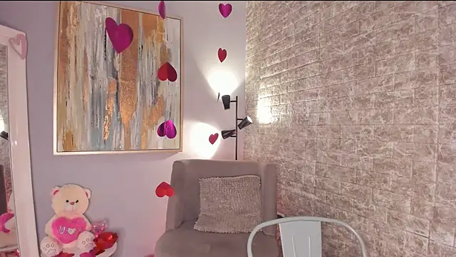 Snapshot of tamara_aluna chatting on 02.17.25 tamara aluna online show from 02.17.25