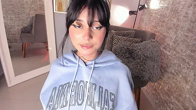 Snapshot of tamara_aluna chatting on 02.22.25 tamara aluna online show from 02.22.25
