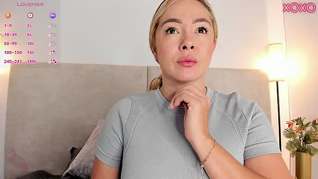 Saori newman online show from 11.18.25