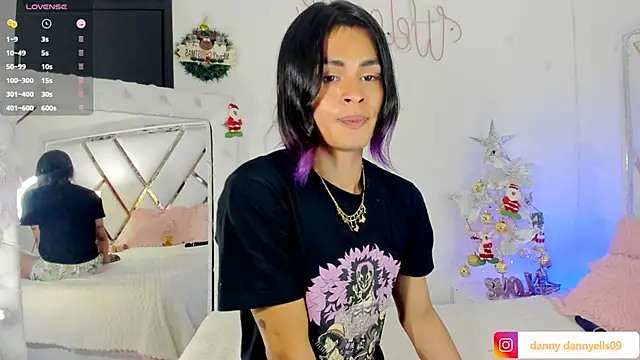 Snapshot of sweet_dannyfem chatting on 12.29.24 sweet dannyfem online show from 12.29.24