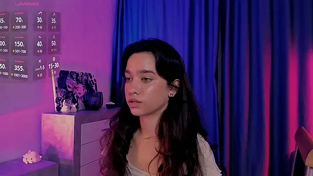 Snapshot of EmeliaReaper chatting on 09.29.25 EmeliaReaper online show from 09.29.25