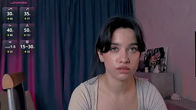 Snapshot of EmeliaReaper chatting on 10.17.25 EmeliaReaper online show from 10.17.25