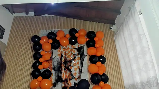 Any topless online show from 11.01.25