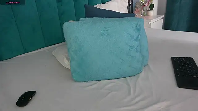 LauraMirage online show from 03.05.25