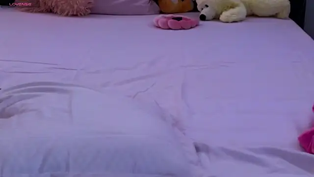 LauraMirage online show from 10.07.25