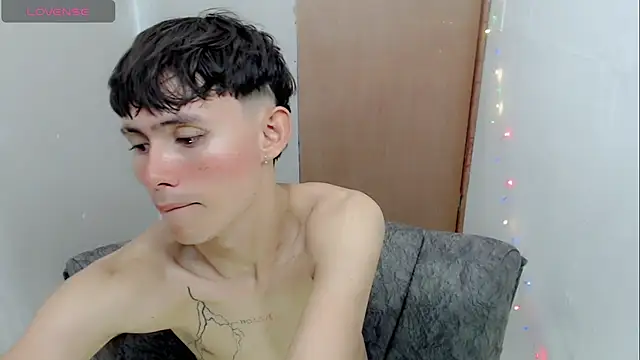 Snapshot of tanjiro_cute chatting on 01.01.25 tanjiro cute online show from 01.01.25