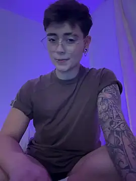 Snapshot of Chriss_gomez2 chatting on 11.17.25 Chriss gomez2 online show from 11.17.25