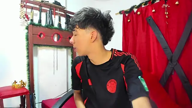 Snapshot of Harry_LatinBoy chatting on 12.16.24 Harry LatinBoy online show from 12.16.24