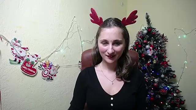 Snapshot of MichelLeee chatting on 12.25.24 MichelLeee online show from 12.25.24