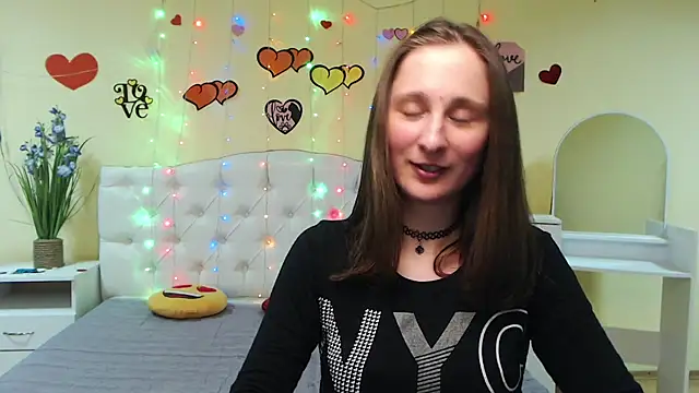 Snapshot of MichelLeee chatting on 03.06.25 MichelLeee online show from 03.06.25