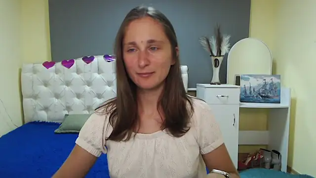 Snapshot of MichelLeee chatting on 09.22.25 MichelLeee online show from 09.22.25