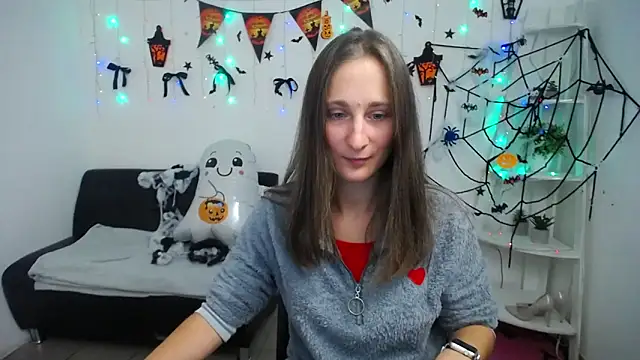 Snapshot of MichelLeee chatting on 10.16.25 MichelLeee online show from 10.16.25
