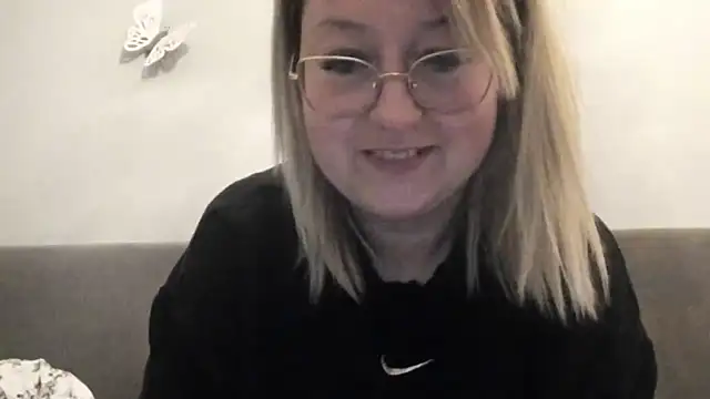 Snapshot of Lillyloo_ chatting on 03.16.25 Lillyloo online show from 03.16.25